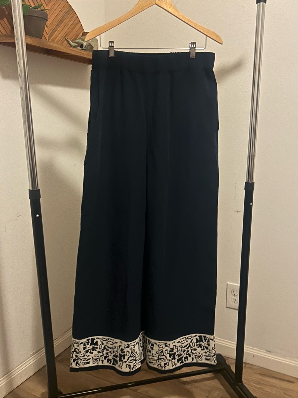 Banana Republic Women’s Large Linen blend Navy Wide-Leg Pants Cream Patterne